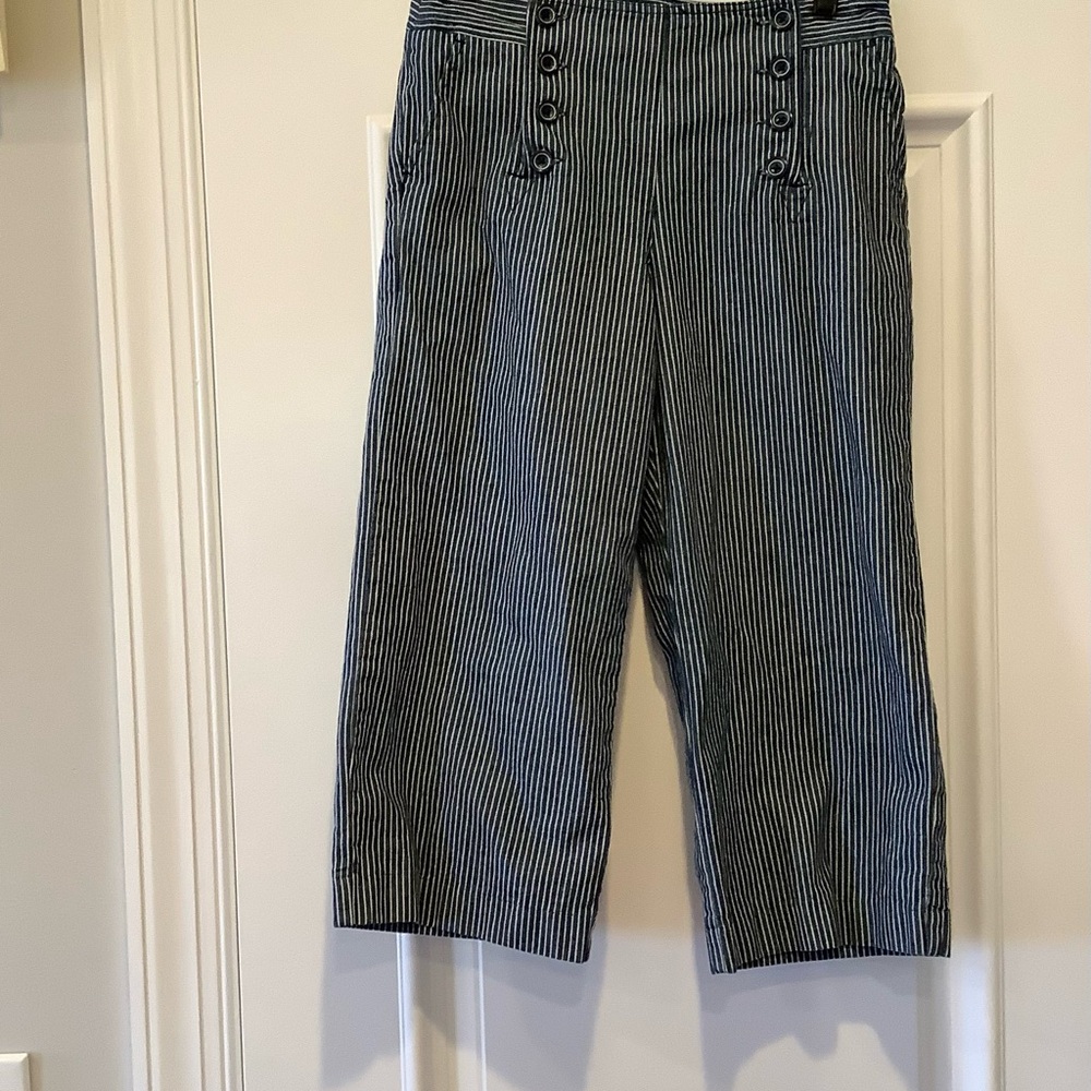 Larry Levine Sport Blue and White Striped Capri Pants Size 6 Button Up Cotton